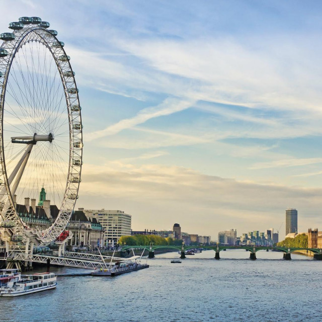 London eye s pogledom na zdanje County Halla, Westminsterski most, Big Ben i Parlament.