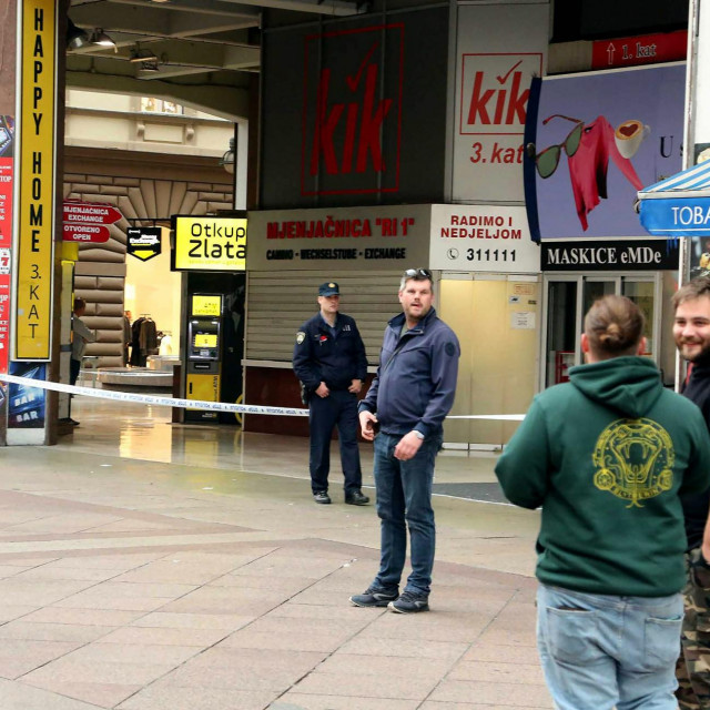 Policija je iz robne kuće evakuirala posjetitelje i zaposlenike