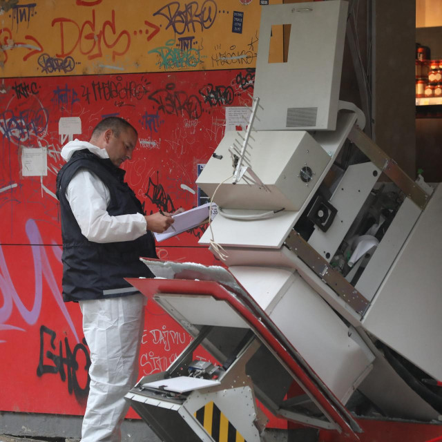 Pljačka bankomata na Folnegovićevom naselju
