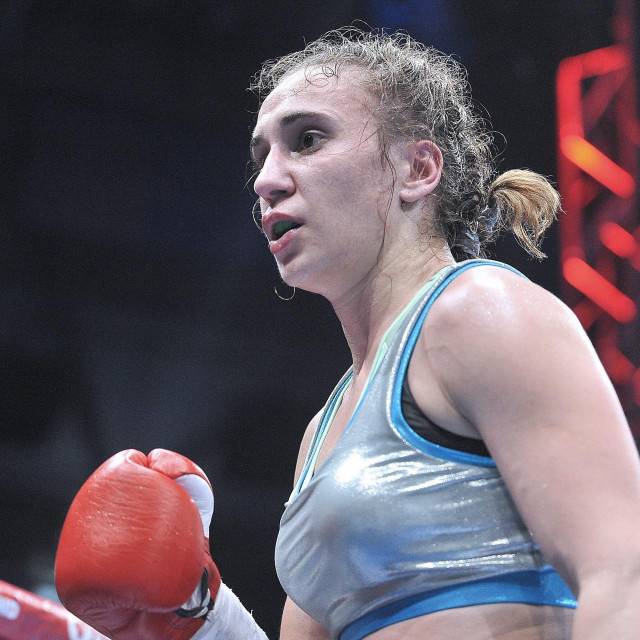 Zagreb, 081218.
Kosarkaski centar Drazen Petrovic.
Fight Night Zagreb on the hunt!, Filip Hrgovic brani svoj medjunarodni WBC teskaski pojas protiv Amerikanca Kevina Johnsona.
Na fotografiji: Super Welterweight, 10 rundi, (x2 min), Ivana Habazin.