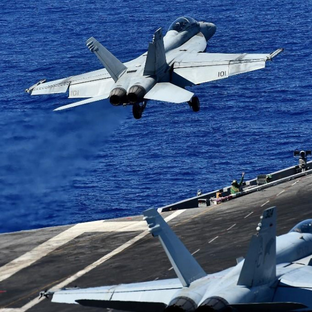 Nosač zrakoplova USS Dwight D. Eisenhower na Mediteranu (arhiva)