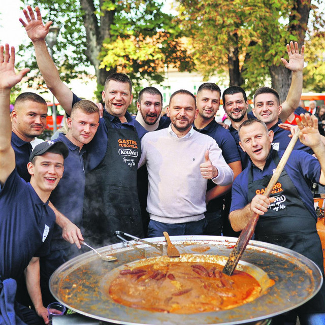 Gradonačelnik Krešimir Ačkar na manifestaciji