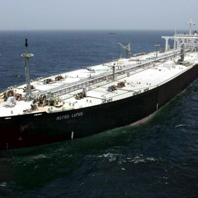 Ruski supertanker Astro Lupus (ilustracija)