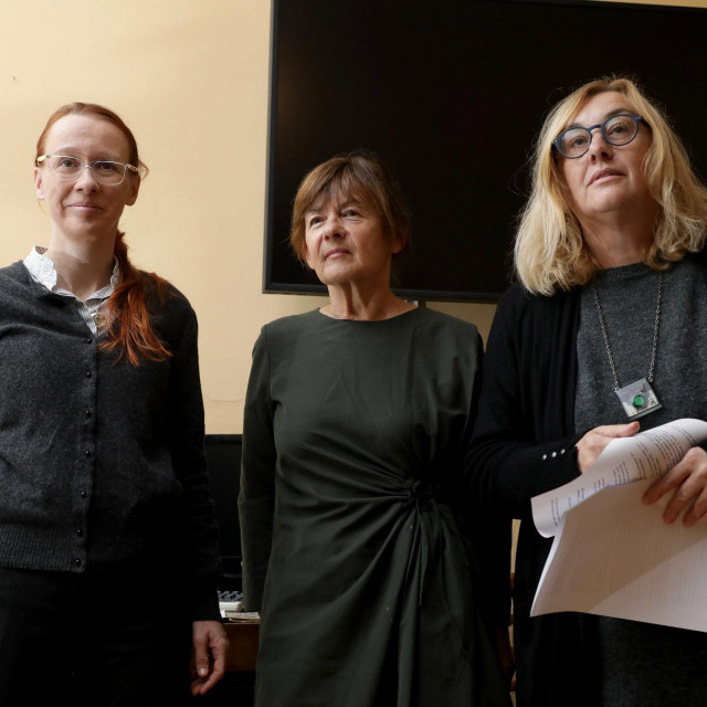 Na konferenciji za medije Ženske mreže Hrvatske govorili su o Nacionalnom planu za ravnopravnost spolova. Po njihovom mišljenu pokazuje da se namjerava nastaviti politika ignoriranja ženskih prava.
Na fotografiji: Sanja Juras, Bojana Genov, Mirjana Kučer
 