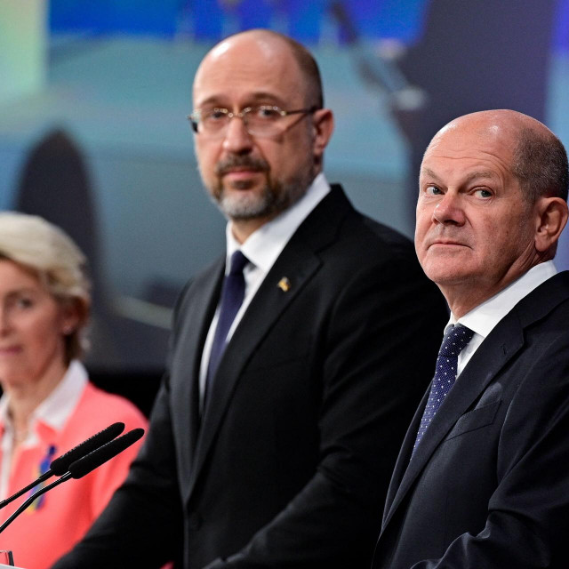 Ursula von der Leyen, ukrajinski premijer Denis Šmihal i Olaf Scholz