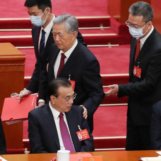 Hua Jintaoa ispraćaju sa zasjedanja kongresa Komunističke partije u Pekingu