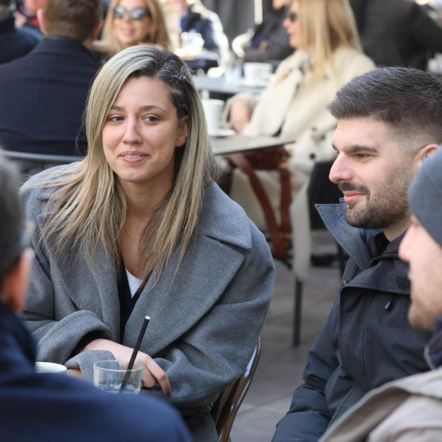 Bruna Sanader u društvu supruga Vedrana Vukadinovića na zagrebačkom Cvjetnom trgu. Fotografija je snimljena u siječnju ove godine
 