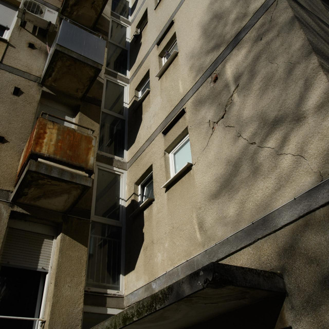 Zgrada koja je stradala u potresu u Zaprešiću prije 700 dana, a čiji su stanovnici jos uvijek raseljeni po okolnim stanovima