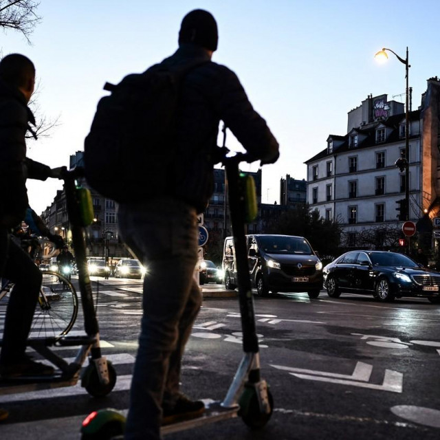 Električni romobili u Parizu