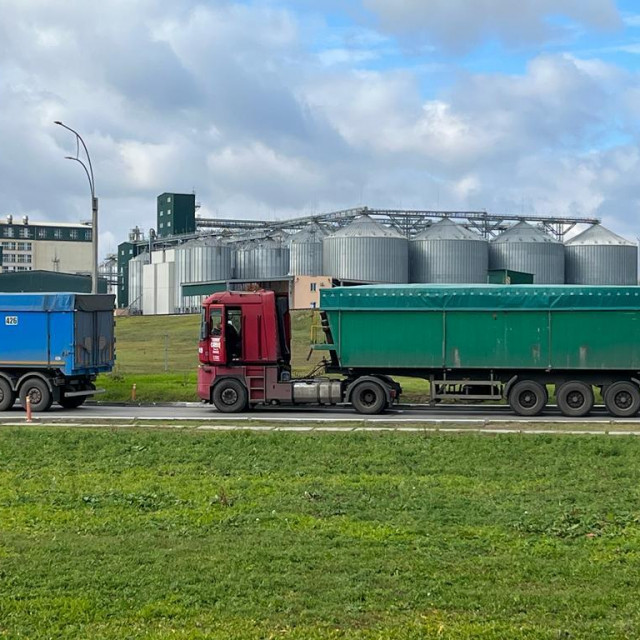 Peradarska farma u Ladižinu
