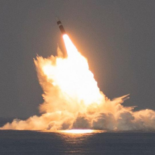 Lansiranje Trident II D5LE projektila s američke podmornice USS Wyoming