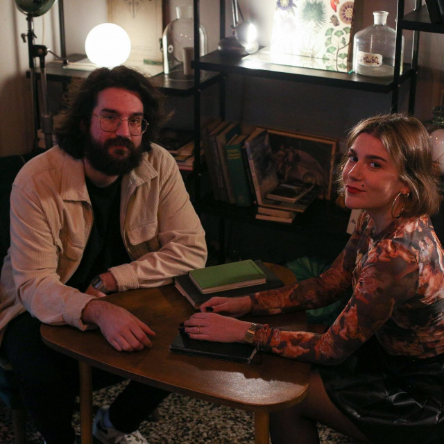 Tia i Filip, članovi podcasta Mjesto zločina
 