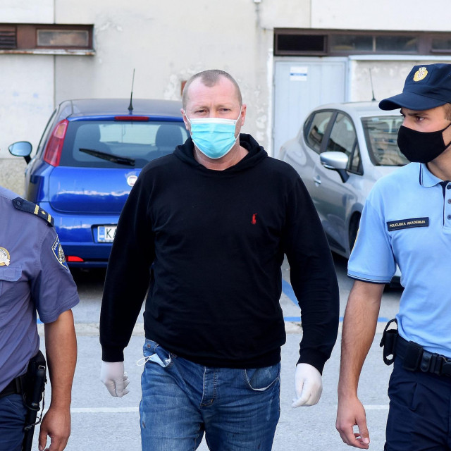 Vozač kamiona BiH registarskih oznaka prilikom privođenja
 