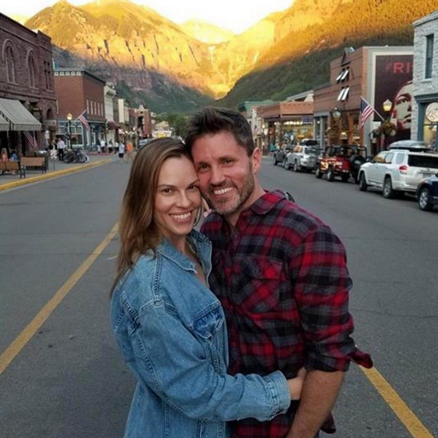 Hilary Swank sa suprugom Philipom Schneiderom.
 