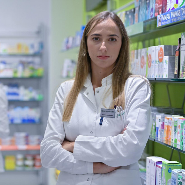 Nikolina Antolić, magistra farmacije.
 