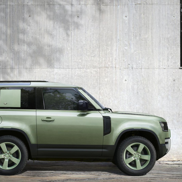 2023. Land Rover Defender