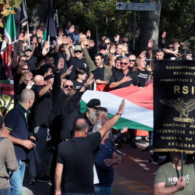 ”Duce, Duce, Duce!” orilo se gradićem Predappio, Mussolinijevom rodnom mjestu