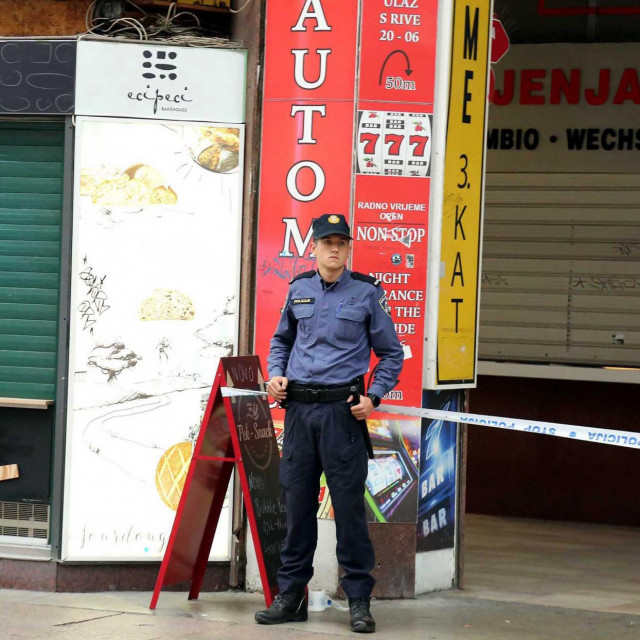 I prije desetak dana u policiju je stigla dojava o postavljenoj eksplozivnoj napravi u trgovačkom centru na Korzu