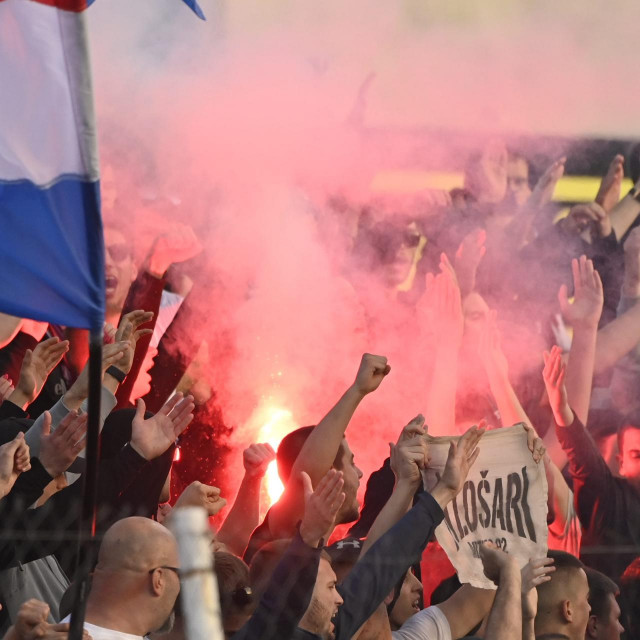 Navijači na utakmici NK Lokomotive i Hajduka