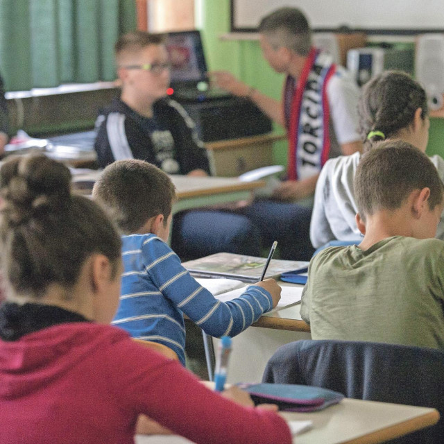 Uspijeva li ova umjetna inteligencija dobro pročitati potencijal učenika u školama već u startu ili, pak, precizno iščitava obrasce po kojima učitelji u školama dijele ocjene, zasad nije jasno