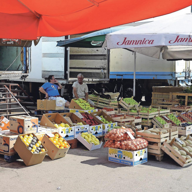 Komuniciramo s predstavnicima komitenata sa Zelene tržnice uvažavajući sve opravdane argumente naših korisnika, kažu u Holdingu