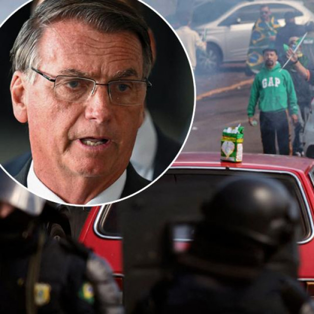 Jair Bolsonaro (u krugu)