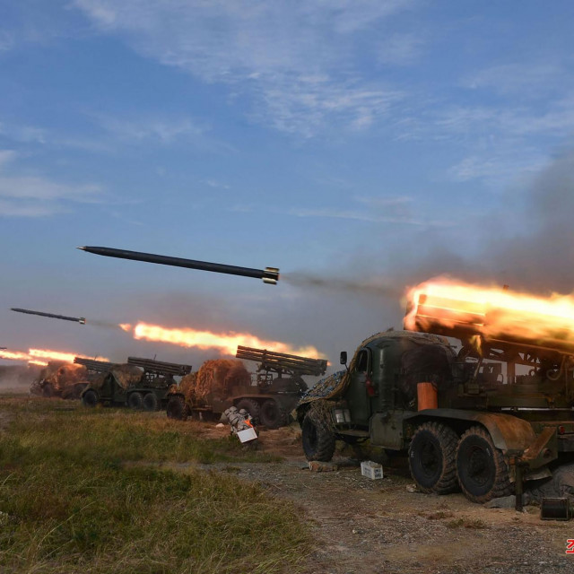 Sjeverna Koreja ispalila je više od 100 komada artiljerijskog streljiva s pozicija na istočnoj obali države u demilitariziranu zonu, kršeći sporazum iz 2018. godine