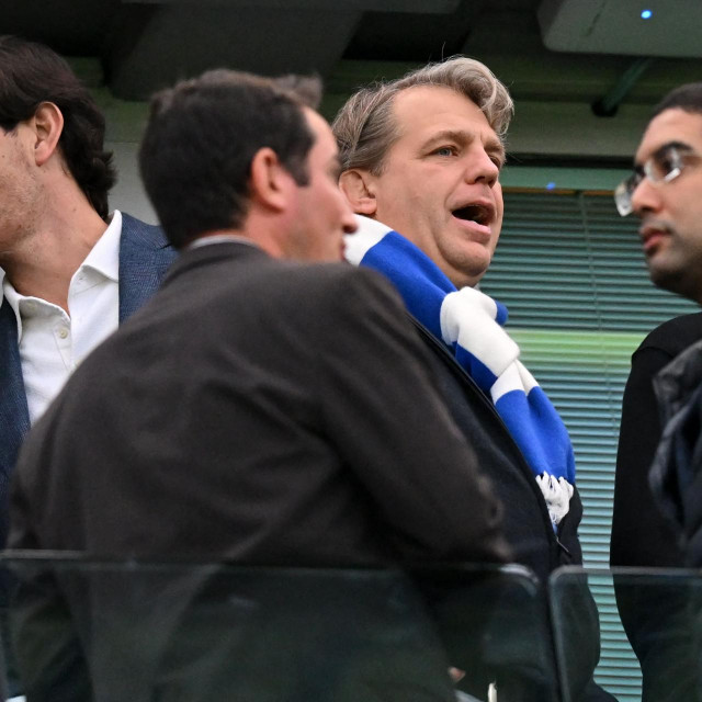 Vlasnik Chelseaja Todd Boehly (u sredini)