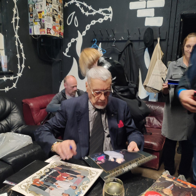 Jimmy u backstageu Vintage Industrial bara