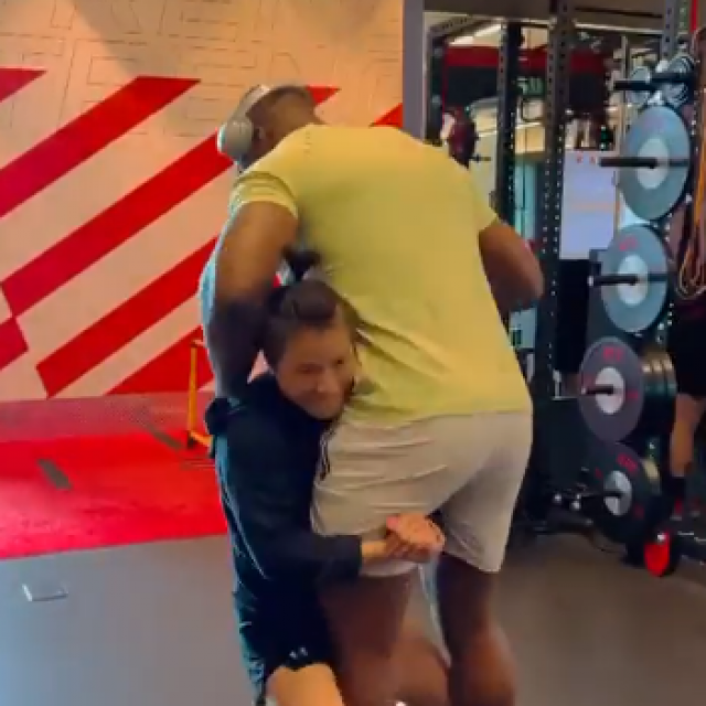 Weili Zhang i Francis Ngannou