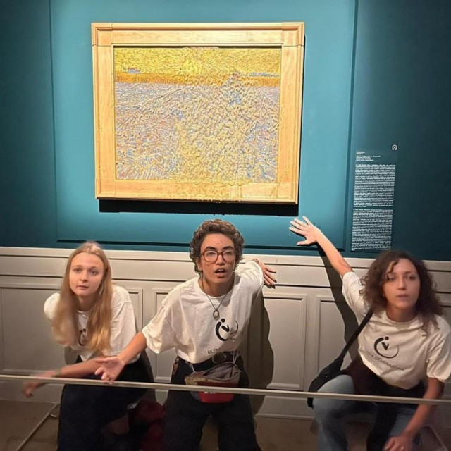 Aktivisti ambijentalističkoga Posljednjeg naraštaja, talijanskog ogranka pokreta Extinction Rebellion, tijekom današnje akcije u Rimu