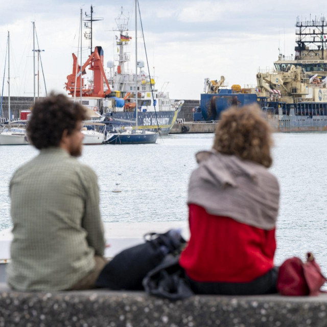 Brod Humanity 1 u luci Catania