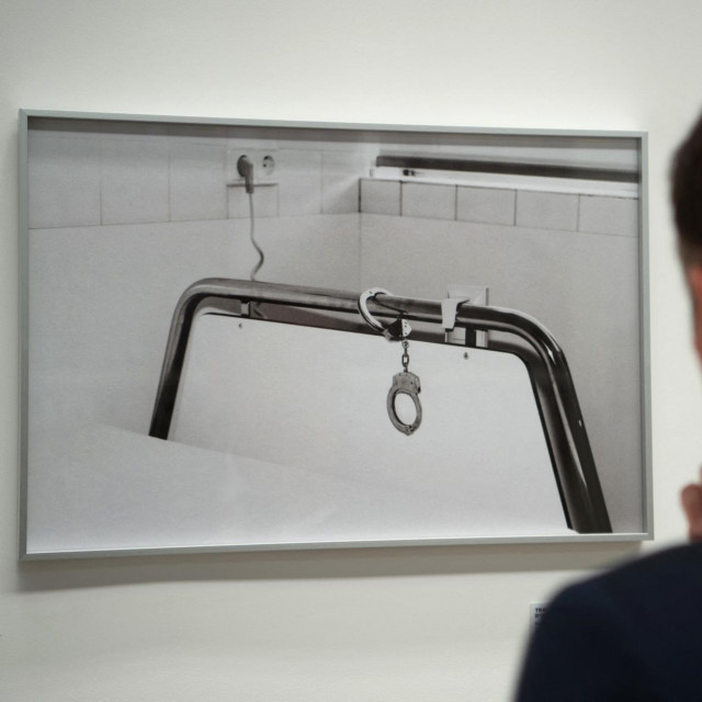  ”Povijest mizoginije, prvo poglavlje: o abortusu” Laie Abril u sklopu festivala fotografije ”Rencontres de la photographie d‘Arles 2016” u Arlesu na jugu Francuske, 4. srpnja 2016. Festival je trajao do 25. rujna i bio posvećen suosnivaču Festivala, piscu Michelu Tournieru koji je preminuo godinu prije u siječnju. 47. izdanje je predstavilo ”smiješne priče” poput onih o magazinu Hara-Kiri te ”teške priče” o ratu, konfliktima i 11. rujnu 

 