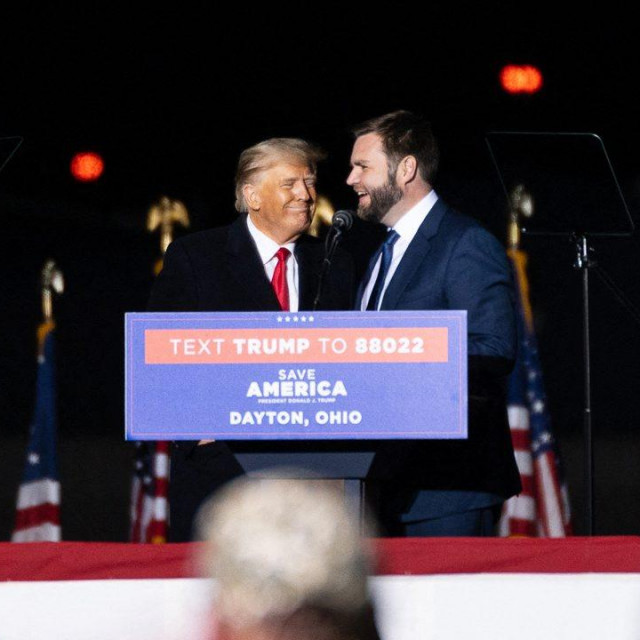 Donald Trump i J.D. Vance tijekom skupa u Ohiju
