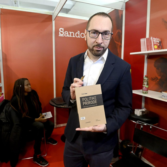 Zagrebacki velesajam.
Svečano otvorenje 44. Interlibera, međunarodnog sajma knjiga.

Tomislav Tomašević