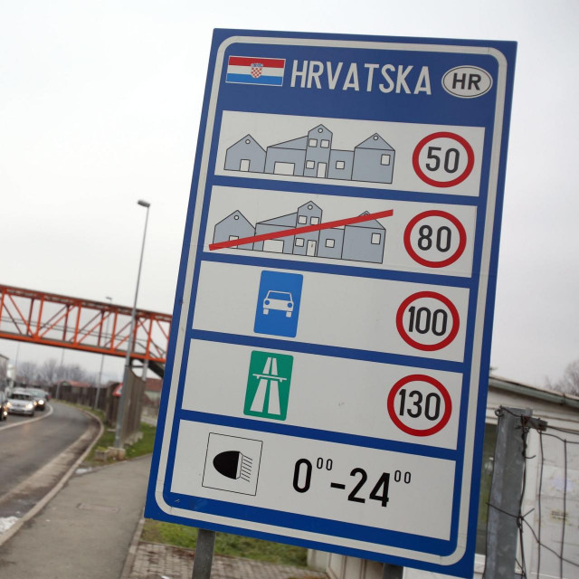 Arhivska fotografija graničnog prijelaza Slavonski Brod