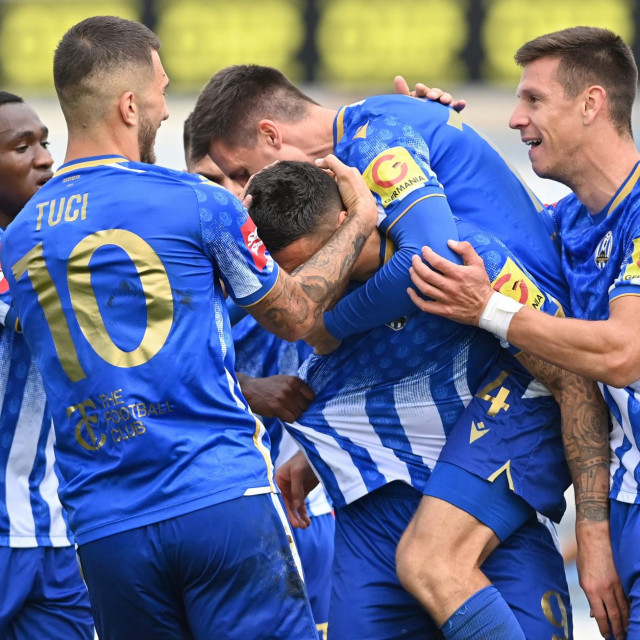 Zagreb, 221022.
Stadion u Kranjcevicevoj.
Super Sport Hrvatska nogometna liga, 1.HNL, 14.kolo, seniori, utakmica: NK Lokokmotiva - HNK Gorica.
Na fotografiji: Sandro Kulenovic gol, slavlje Lokomotiva.