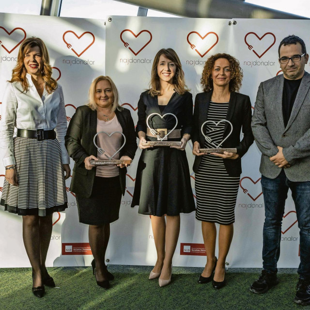 
Hrvatska zastupnica u Europarlamentu Biljana Borzan s dobitnicima priznanja