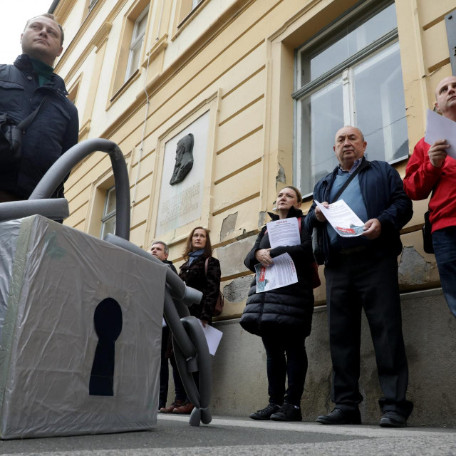 Inicijativa za Jakuševec odrzala je mirni prosvjed ispred Gradske skupštine