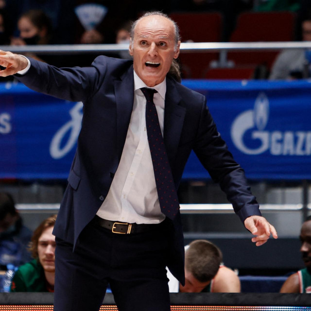 Baskonia head coach Dusko Ivanovic gestures during the EuroLeague Basketball match between Zenit St. Petersburg and TD Systems Baskonia Vitoria-Gasteiz on March 18, 2021 at Yubileyny Sports Palace in Saint Petersburg, Russia. (Photo by Mike Kireev/NurPhoto) (Photo by Mike Kireev/NurPhoto/NurPhoto via AFP)