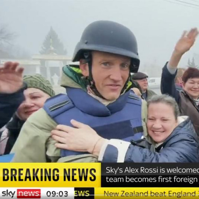 Dopisnik Sky Newsa Alex Rossi u Hersonu