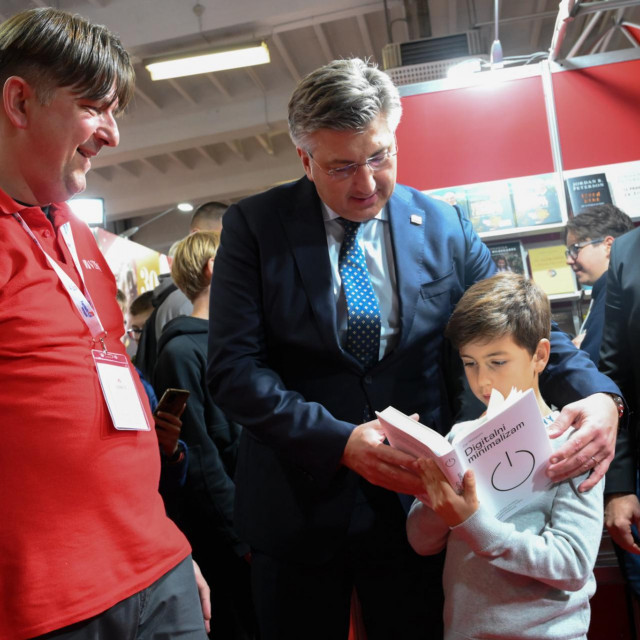 Predsjednik Vlade RH Andrej Plenković s djecom