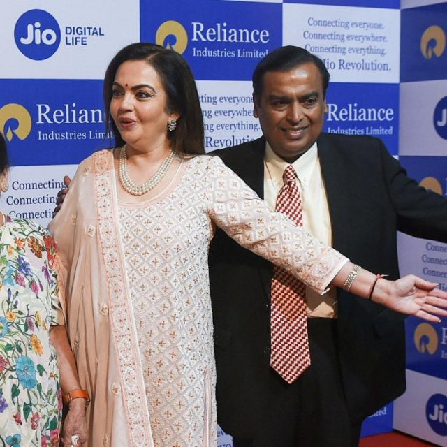 Mukesh Ambani sa suprugom Nitom