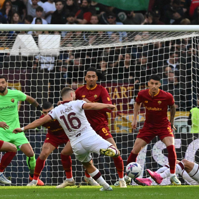 Udarac Nikole Vlašić na gol Rome
