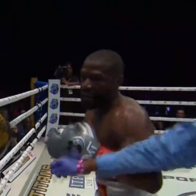 Deji Olatunji vs. Floyd Mayweather