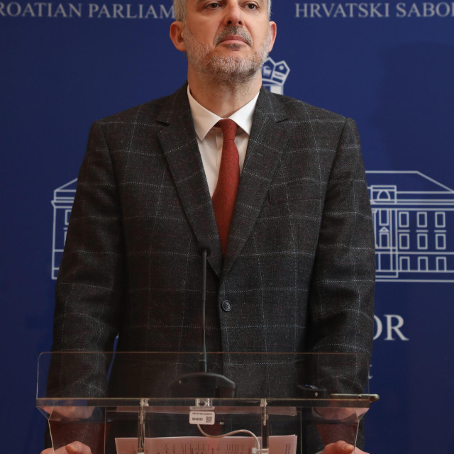 Zagreb, 310322.
Trg svetog Marka, Hrvatski sabor.
Konferencija za medije stranke MOST na temu odluke Odbora za Ustav, Poslovnik i politicki sustav.
Na fotografiji: Ninoslav Raspudic.