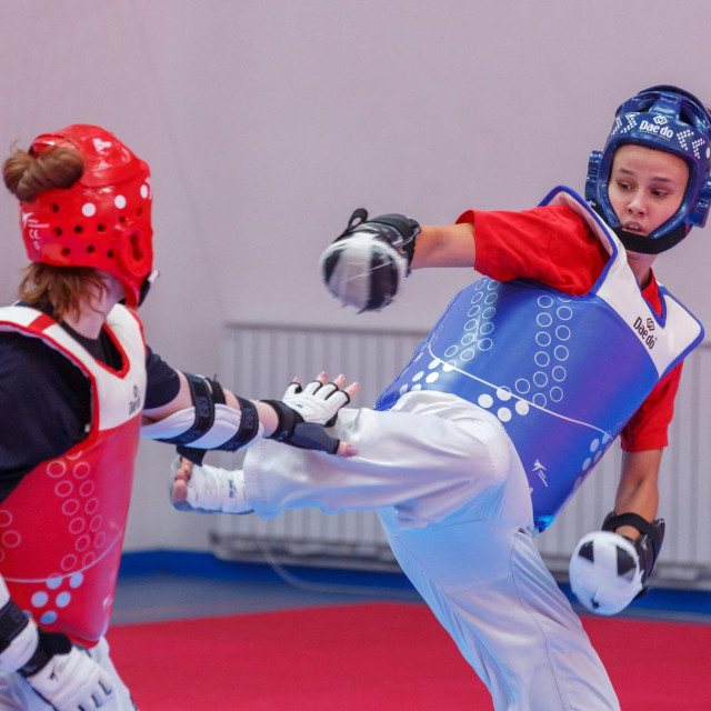 Matea Jelic (plava kaciga)