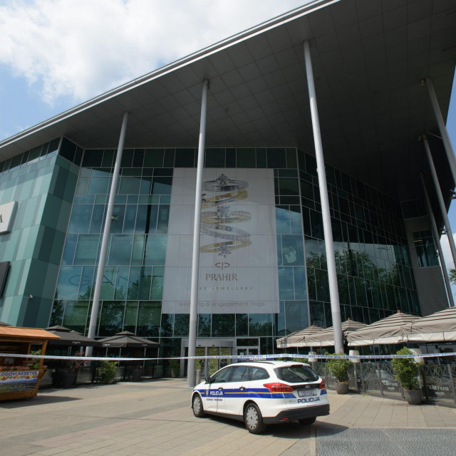 Avenue Mall