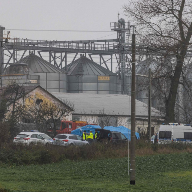 Policija obavlja istragu na mjestu koje su pogodili krstareći projektili