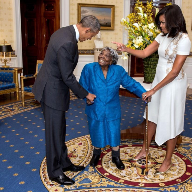 Barrack Obama, Michelle Obama i Virginia McLaurin